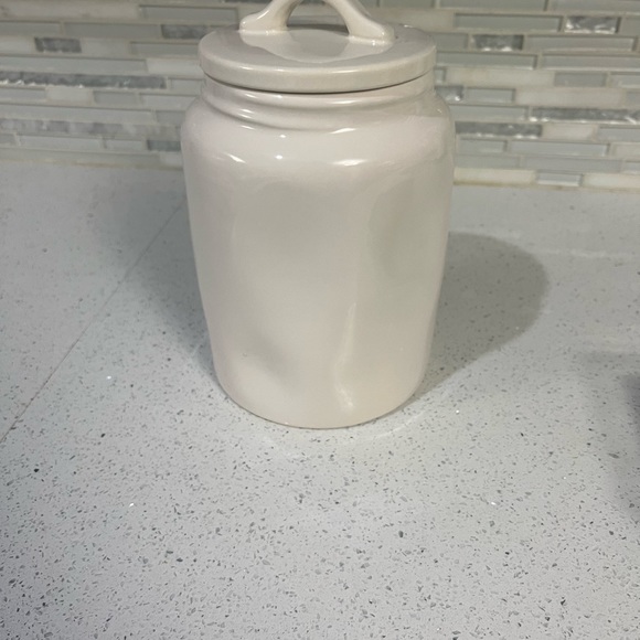 Large Rae Dunn Christmas canister - Picture 4 of 5